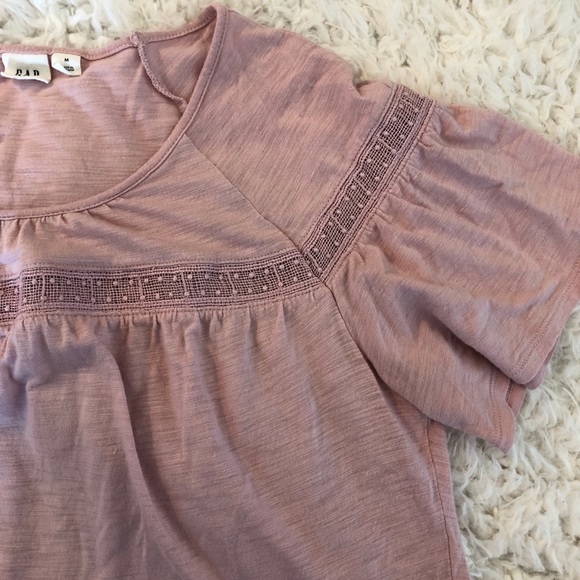 Pale dusty rose flowy short sleeve shirt from GAP - Picture 3 of 5